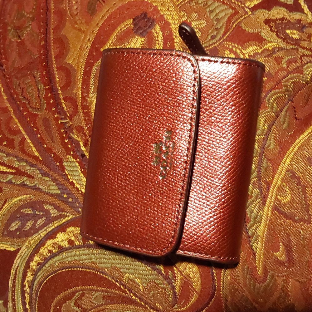 🎃🎃🎃COACH METALLIC CHERRY BUTTON STYLE WALLET ..